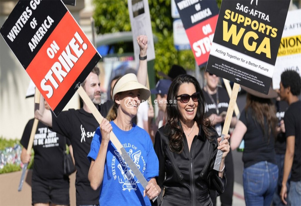 The Power of Solidarity: Hollywood's Picket Lines Feature Writers and Actors - Latest Updates 2023